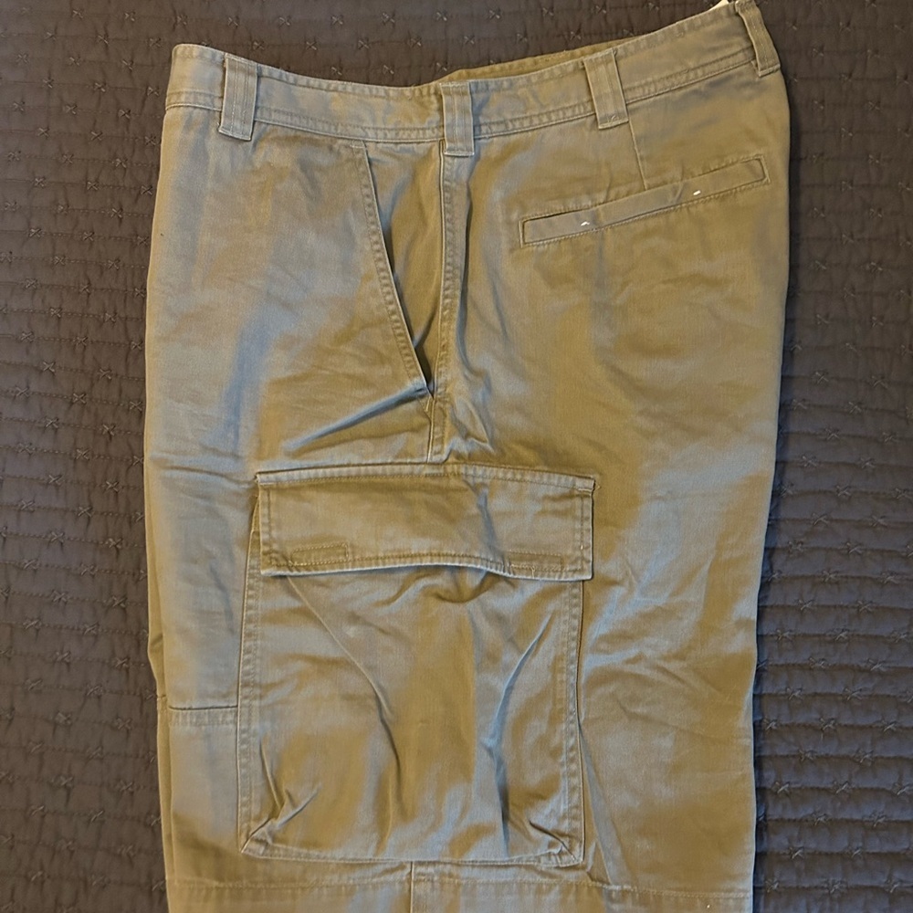 Columbia Men's Greenish Gray Cargo Shorts. Sz 36 - Picture 5 of 7